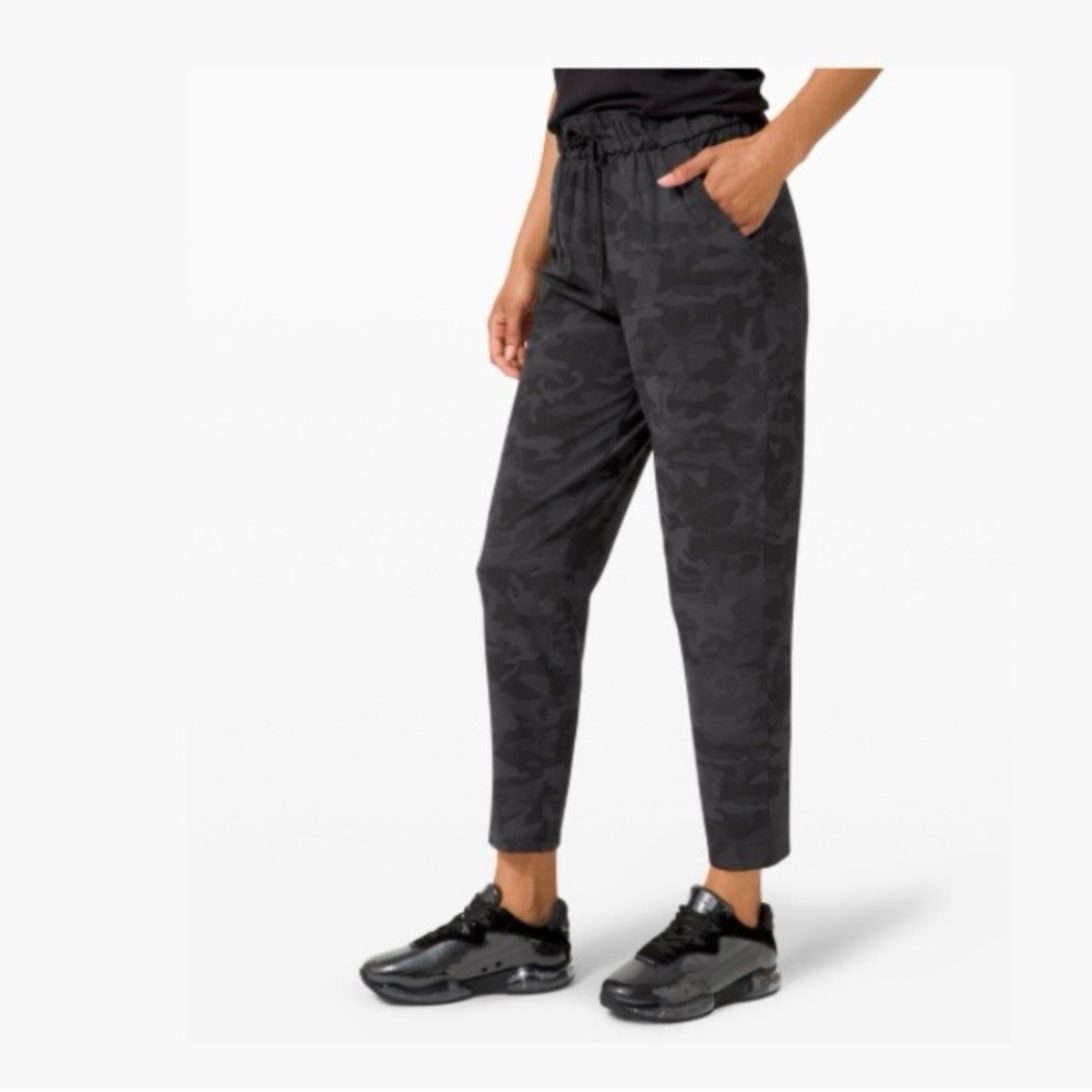 NWOT Lululemon keep moving 7/8 pant